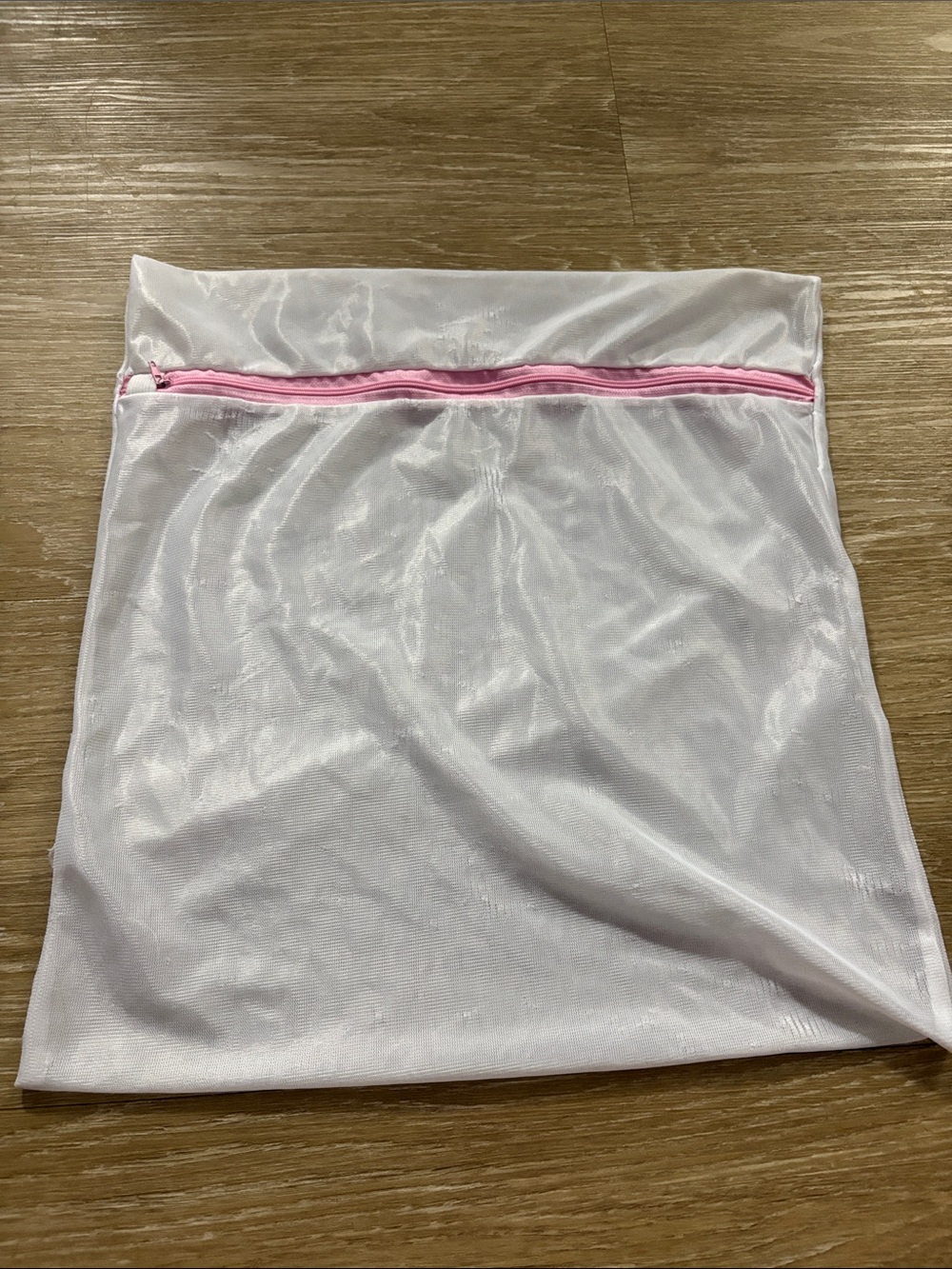 White Mesh Laundry Bag with Pink Zipper